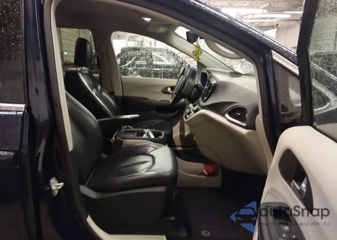 2017 Chrysler Pacifica Touring-L из США, поврежденный, VIN 2C4RC1BG4HR823627